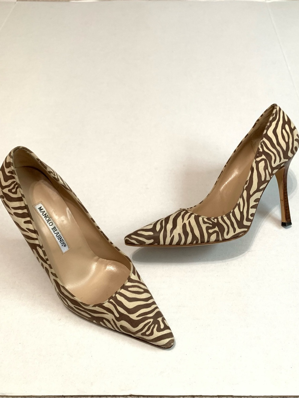 Manolo Blahnik Tan/Cream Zebra print pumps size 38